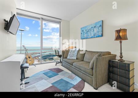 Appartamento interno a Chicago con vista sul lago Michigan Foto Stock