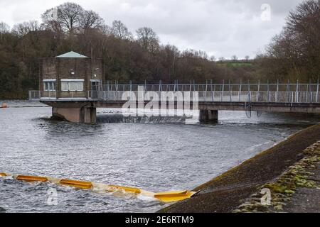 Lo straripamento a Tittesworth Reservoir, Meerbrook, Leek, Staffordshire, Inghilterra, Regno Unito Foto Stock