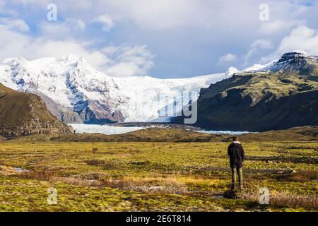 In giro per la campagna con il ghiacciaio, Skaftafell, Islanda, Europa Foto Stock