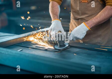 Lavoratori dell'industria del metallo in fabbrica Foto Stock