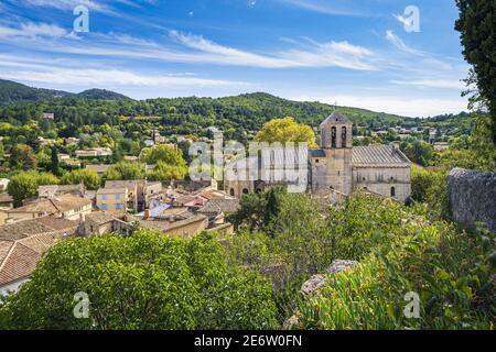 Francia, Vaucluse, Malaucene, panorama sulla città dal Calvario (ex castello), chiesa fortificata di Saint-Michel Foto Stock