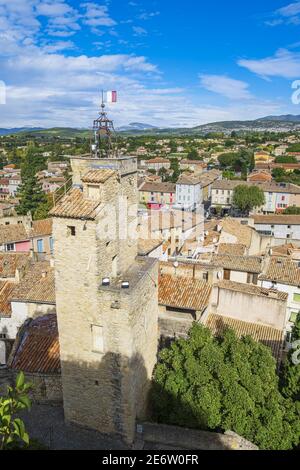 Francia, Vaucluse, Malaucene, panorama sulla città e il campanile del 15 ° secolo dal Calvario (ex castello) Foto Stock