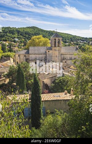 Francia, Vaucluse, Malaucene, panorama sulla città dal Calvario (ex castello), chiesa fortificata di Saint-Michel Foto Stock