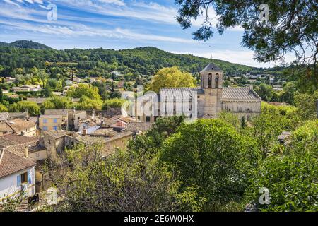 Francia, Vaucluse, Malaucene, panorama sulla città dal Calvario (ex castello), chiesa fortificata di Saint-Michel Foto Stock