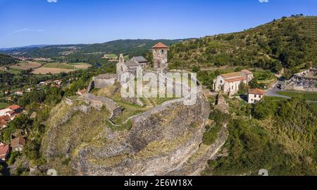 Francia, alta Loira, Saint Ilpize, castello e cappella, valle dell'Allier (vista aerea) Foto Stock