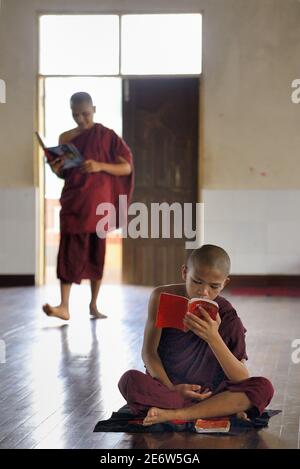 Myanmar (Birmania), Bago (Pegu), monastero di Samane Kyaw, tempo di studio Foto Stock