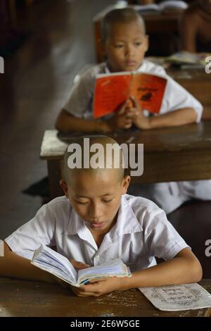 Myanmar (Birmania), Bago (Pegu), monastero di Samane Kyaw, tempo di studio Foto Stock