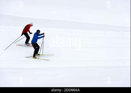 Svizzera, Canton Vallese, Morgins, gruppo di sciatori di fondo sulle piste Morgins. Foto Stock