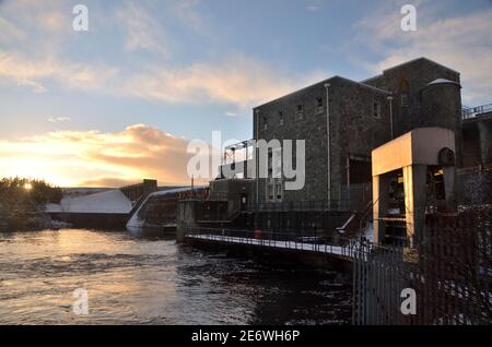 La diga Hydro Electric sul Loch Shin a Lairg, Highlands scozzesi Foto Stock