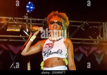 Kelis si esibisce al Glastonbury Festival 2000, Somerset, Inghilterra, Regno Unito. Foto Stock