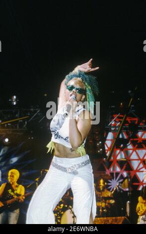 Kelis si esibisce al Glastonbury Festival 2000, Somerset, Inghilterra, Regno Unito. Foto Stock