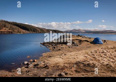 Campeggio selvaggio a Loch Doon Foto Stock