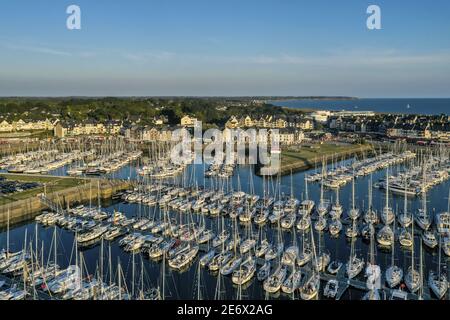 Francia, Morbihan (56), Gran Bretagna del Sud, Arzon, Porto di Crouesty, Porto, (veduta aerea) Foto Stock