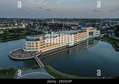 Francia, Morbihan (56), Gran Bretagna del Sud, Arzon, Porto di Crouesty, Miramar la Cigale Hotel , (veduta aerea) Foto Stock