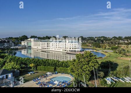 Francia, Morbihan (56), Gran Bretagna del Sud, Arzon, Porto di Crouesty, Miramar la Cigale Hotel , (veduta aerea) Foto Stock