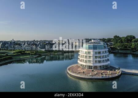 Francia, Morbihan (56), Gran Bretagna del Sud, Arzon, Porto di Crouesty, Miramar la Cigale Hotel , (veduta aerea) Foto Stock