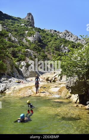 Francia, Aude, Gole Galamus, Canyoning nel fiume Agly Foto Stock