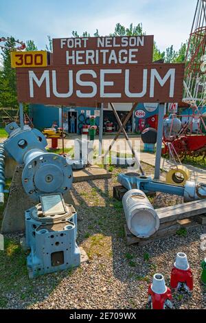 Canada, British Columbia, Fort Nelson Heritage Museum, veicoli, attrezzature tra cui oggetti utilizzati per costruire l'Alaska Highway Foto Stock