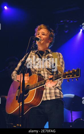 Patxi, cantante francese e concorrente di Star Academy 3, si esibisce dal vivo sul palco con la sua band all'Olympia Hall di Parigi, Francia, il 4 gennaio 2007. Foto di Christophe Guibbaud/ABACAPRESS.COM Foto Stock