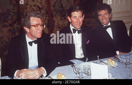 Il Principe Carlo della Gran Bretagna partecipa a una cena con Jack Lang e Pierre Joxe durante la sua visita ufficiale a Parigi, in Francia, il 2 marzo 1992. Foto di Patrick Durand/ABACAPRESS.COM Foto Stock