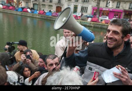 Augustin Legrand, fondatore dell'ONG francese Les Enfants de Don Quichotte, durante una conferenza stampa tenutasi a Parigi, in Francia, il 7 gennaio 2007. Foto di Motte/Taamallah/ABACAPRESS.COM Foto Stock