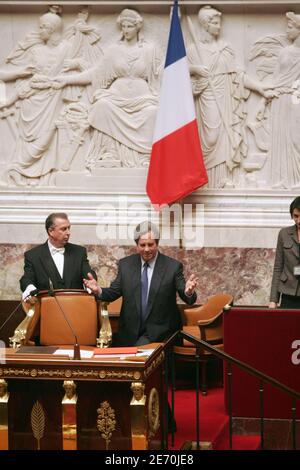 Il presidente dell'Assemblea nazionale francese Jean-Louis Debre partecipa al tempo delle interrogazioni all'Assemblea nazionale di Parigi, Francia, il 9 gennaio 2007. Foto di Mehdi Taamallah/ABACAPRESS.COM Foto Stock