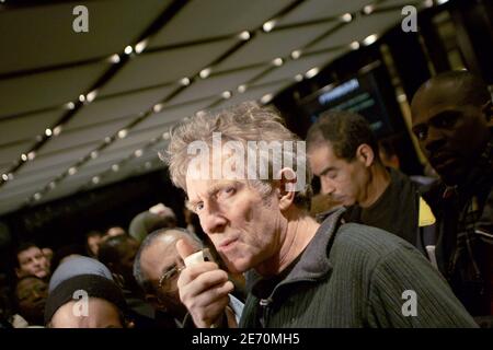 DAL ('Roit Au Logement' 'Right Housing') e Macaq occupano la costruzione della società Gecina, per rivendicare residenze, a Parigi, Francia, il 10 gennaio 2007. DAL Presidente Jean-Baptiste Eyraud. Foto di Thibault Camus/ABACAPRESS.COM Foto Stock