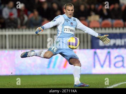 Il portiere di Tolone Nicolas Douchez durante la partita la prima partita di calcio francese Parigi-Saint-Germain contro il FC Toulouse allo stadio Parc des Princes di Parigi, Francia, il 17 gennaio 2007. La partita si è conclusa con un sorteggio di 0-0. Foto di Mehdi Taamallah/Cameleon/ABACAPRESS.COM Foto Stock