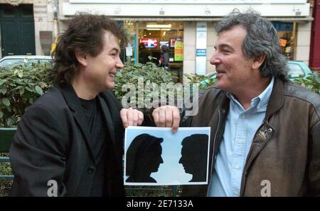 Bernard Minet (l) e Framboisier, membri della band francese Les Musers, posano a Parigi il 18 gennaio 2007. Un singolo della band, intitolato 'Nicolas et Segolene', è stato rilasciato dal 19 gennaio 2007. Parla con umorismo dei due principali candidati alle elezioni presidenziali francesi dell'aprile 2007, Nicolas Sarkozy e Segolene Royal. 'Les Muls' si è esibito negli anni '90 nel programma televisivo 'le Club Dorotee'. Questo spettacolo e la band terminarono nel 1997. Foto di Jules Motte/ABACAPRESS.COM Foto Stock