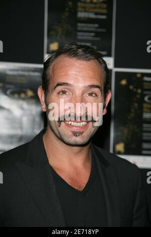 L'attore francese Jean Dujardin partecipa all'ottava cerimonia di premiazione "Etoiles de la Presse" tenutasi presso l'espace Pierre Cardin di Parigi, Francia, il 22 gennaio 2007. Foto di Denis Guignebourg/ABACAPRESS.COM Foto Stock