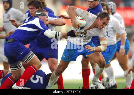 Sergio Parisse in Italia e Imanol Harinordoquy in Francia durante la partita RBS 6 Nations, Italia contro Francia a Roma, Italia il 3 febbraio 2007. La Francia ha vinto il 39-3. Foto di Nicolas Gouhier/Cameleon/ABACAPRESS.COM Foto Stock