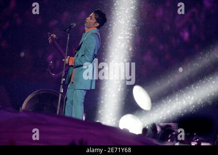 Prince si esibisce dal vivo durante il Half-Time Show di Super Bowl XLI suonato al Dolphins Stadium di Miami, FL, USA il 4 febbraio 2007. Foto di Lionel Hahn/ABACAPRESS.COM Foto Stock