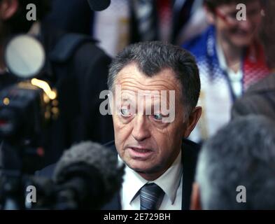 Il presidente della OL Jean-Michel Aulas durante il primo giorno di cotazione della squadra di calcio Olympique Lyonnais a Lione, Francia, il 9 febbraio 2007. OL è la prima squadra di calcio francese ad entrare in Borsa. Foto di Vincent Dargent/Cameleon/ABACAPRESS.COM Foto Stock