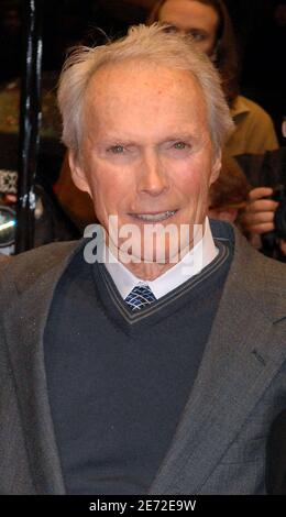 Il regista E attore STATUNITENSE Clint Eastwood partecipa alla prima del film 'Letters from Iwo Jima' diretto da Clint Eastwood durante il 57° Berlinale Internationale Film Festival di Berlino, Germania, il 11 febbraio 2007. Foto di Christophe Guibbaud/ABACAPRESS.COM Foto Stock