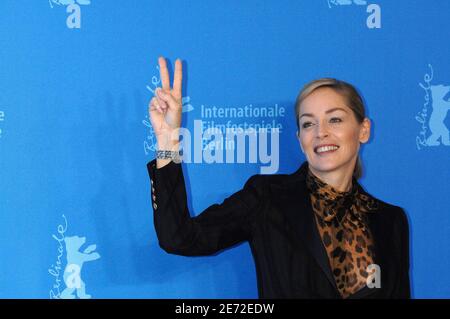 L'attrice STATUNITENSE Sharon Stone si pone per i fotografi durante una fotocellula per il film "quando un uomo cade nella foresta" diretto da Ryan Eslinger al 57mo Festival Internazionale del Cinema "Berlinale" di Berlino, Germania, il 12 febbraio 2007. Foto di Christophe Guibbaud/ABACAPRESS.COM Foto Stock