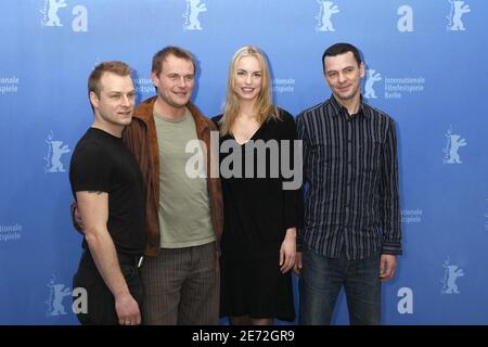 Hinnerk Schonemann, Devid Striesow, Nina Hoss e Christian Petzold posano per i fotografi durante una fotocellula per il film 'Yella' al 57° Festival Internazionale del Cinema 'Berlinale' di Berlino, in Germania, il 14 febbraio 2007. Foto di Thierry Orban/ABACAPRESS.COM Foto Stock