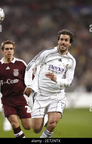 Rudd Van Nistelrooy del Real Madrid in azione durante il primo turno di knockout della Champions League, la prima partita di calcio, Real Madrid vs Bayern Monaco di Madrid. Il Real Madrid ha vinto 3-2. Foto di Christian Liegi/ABACAPRESS.COM Foto Stock