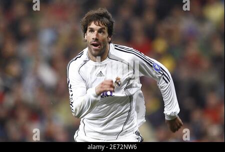 Rudd Van Nistelrooy del Real Madrid in azione durante il primo turno di knockout della Champions League, la prima partita di calcio, Real Madrid vs Bayern Monaco di Madrid. Il Real Madrid ha vinto 3-2. Foto di Christian Liegi/ABACAPRESS.COM Foto Stock