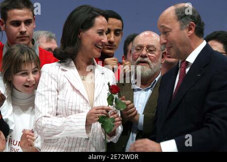 Candidato socialista francese alle elezioni presidenziali francesi del 2007 Segolene Royal ed ex primo ministro francese Laurent Fabius durante una riunione del 24 febbraio 2007 a Grand Quevilly, vicino Rouen, Francia. Foto di Axelle de russe/ ABACAPRESS.COM Foto Stock