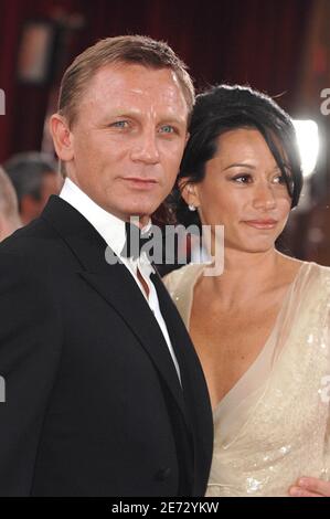 Daniel Craig e la fidanzata Satsuki Mitchell arrivano al 79° Academy Awards tenutosi presso il Kodak Theatre di Hollywood Boulevard a Los Angeles, California, USA il 25 febbraio 2007. Foto di Hahn-Khayat-Douliery/ABACAPRESS.COM Foto Stock