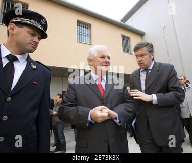 Il 9 marzo 2007, il ministro francese della Giustizia Pascal Clement e il ministro dei Trasporti Dominique Perben inaugurano la prima prigione per minorenni a Meyzieu (sobborgo di Lione), in Francia. Foto di Vincent Dargent/ABACAPRESS.COM Foto Stock