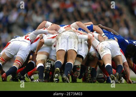 Scrum durante il campionato Rugby Union, RBS 6 Nazioni 2007 Inghilterra contro Francia a Twickenham a Londra, Regno Unito, il 11 marzo 2007. L'Inghilterra ha vinto il 28-16. Foto Nicolas Gouhier/Cameleon/ABACAPRESS.COM Foto Stock