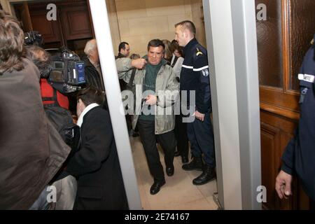 Il padre di Yvan colonna, Jean-Hugues colonna, raffigurato nella prima udienza tenutasi alla corte di Parigi, in Francia, il 19 marzo 2007. Il ministro degli interni francese e candidato dell'UMP per le prossime elezioni presidenziali Nicolas Sarkozy è citato in giudizio da Yvan colonna, un attivista corsa sospettato dell'uccisione di Claude Erignac, prefetto e governatore della Corsica, nel 1998. Colonna e il suo avvocato decidono di citare in giudizio perché pensano che Sarkozy, in qualche discorso, ha presentato colonna come colpevole prima di ottenere un processo adeguato. Foto di Thibault Camus/ABACAPRESS.COM Foto Stock