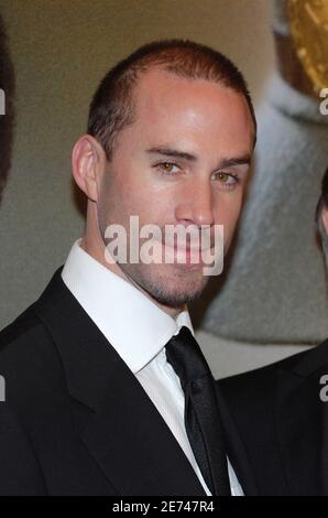 L'attore britannico Joseph Fiennes, membro del cast, si pone per le immagini mentre arriva alla prima "Goddbye Bafana" tenutasi al teatro della Gaumont Ambassade di Parigi, in Francia, il 21 marzo 2007. Foto di Nicolas Khayat/ABACAPRESS.COM Foto Stock