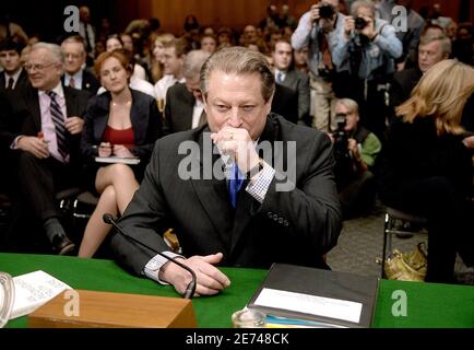 L'ex Vicepresidente degli Stati Uniti al Gore testimonia dinanzi al Comitato per l'energia e il Commercio del Senato durante un'audizione sul cambiamento climatico tenutasi a Capitol Hill a Washington, DC, USA il 21 marzo 2007. Foto di Olivier Douliery/ABACAPRESS.COM Foto Stock