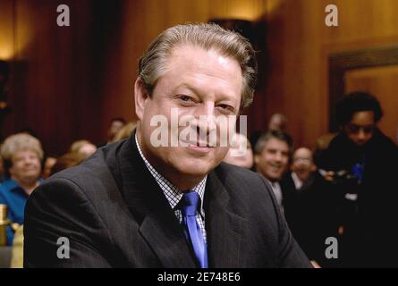 L'ex Vicepresidente degli Stati Uniti al Gore testimonia dinanzi al Comitato per l'energia e il Commercio del Senato durante un'audizione sul cambiamento climatico tenutasi a Capitol Hill a Washington, DC, USA il 21 marzo 2007. Foto di Olivier Douliery/ABACAPRESS.COM Foto Stock