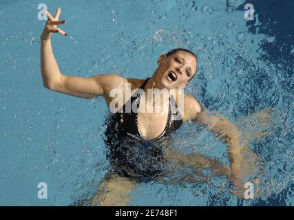 La Virginie Dedieu della Francia si esibisce in finale gratuito in nuoto sincronizzato durante il 12° Campionato Mondiale della FINA, presso la Rod Laver Arena, a Melbourne, Australia, il 22 marzo 2007. Foto di Nicolas Gouhier/Cameleon/ABACAPRESS.COM Foto Stock