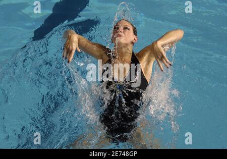 La Virginie Dedieu della Francia si esibisce in finale gratuito in nuoto sincronizzato durante il 12° Campionato Mondiale della FINA, presso la Rod Laver Arena, a Melbourne, Australia, il 22 marzo 2007. Foto di Nicolas Gouhier/Cameleon/ABACAPRESS.COM Foto Stock