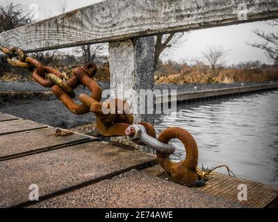 Ponte sospeso sul Kennet e Avon Canal vicino a Hungerford Nel Berkshire Foto Stock