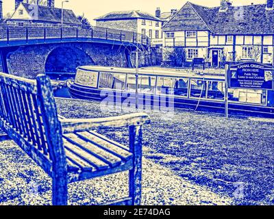 La barca Rose di Hungerford ormeggiata sul canale Kennett e Avon a Hungerford nel Berkshire. Foto Stock